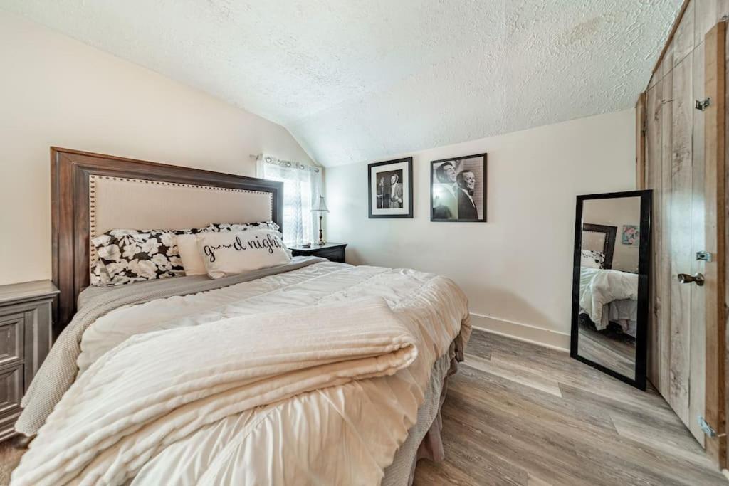 Cottage In The Falls, 2 B, 2 Bath, Fireplace Cuyahoga Falls Bagian luar foto