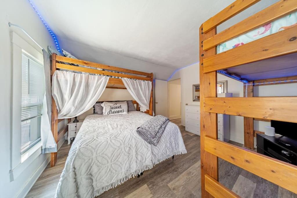 Cottage In The Falls, 2 B, 2 Bath, Fireplace Cuyahoga Falls Bagian luar foto