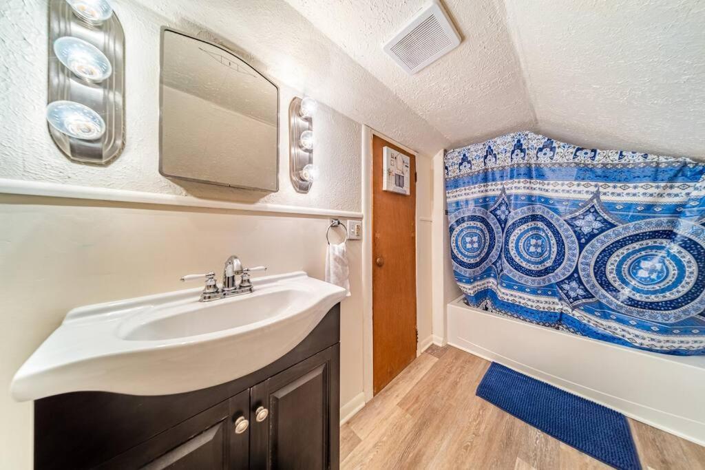 Cottage In The Falls, 2 B, 2 Bath, Fireplace Cuyahoga Falls Bagian luar foto