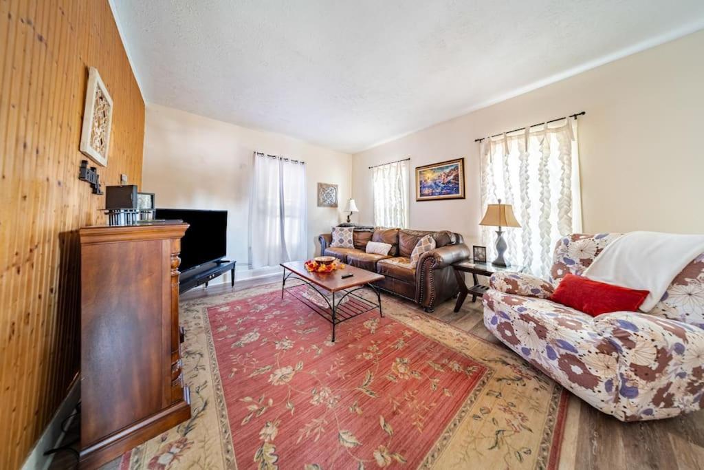 Cottage In The Falls, 2 B, 2 Bath, Fireplace Cuyahoga Falls Bagian luar foto